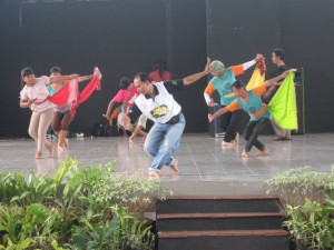 Lihat Latihan Tari di Anjungan Jawa Barat